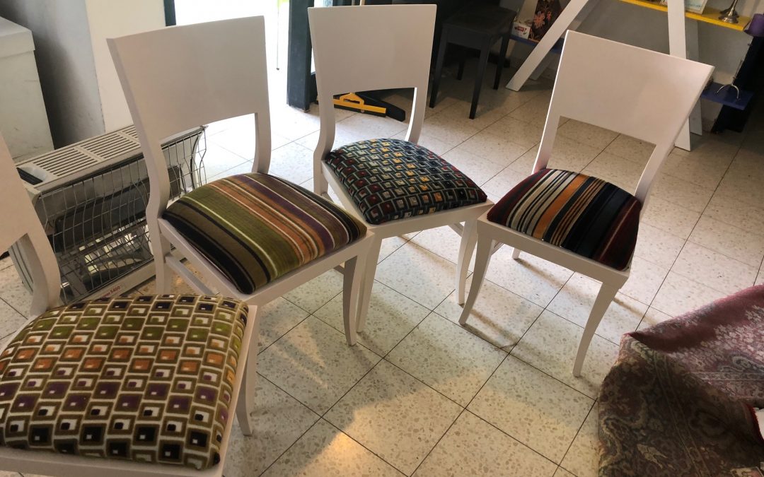 כסאות פינת אוכל שוני בדים