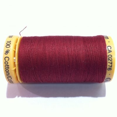 חוט כותנה גוטרמן למכונת התפירה בצבע אדום מספר 2433