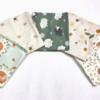 חבילה של חמישה בדי כותנה בגודל 45 על 55 ס"מ, הדפס חיות בגווני ירוק ושמנת