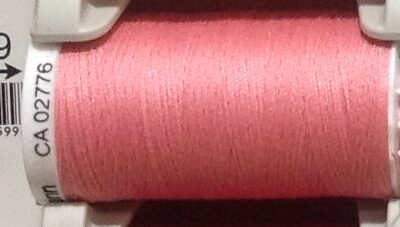 חוט סינטטי למכונת התפירה 250 מטר של חברת גוטרמן בצבע ורוד