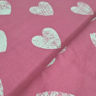 בד כותנה רחב בצבע ורוד הדפס לבבות לבנים