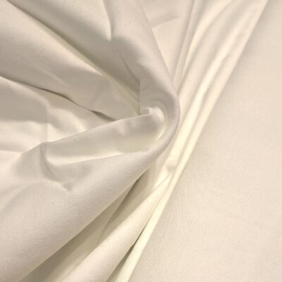 בד פרקל רחב בצבע לבן בצפיפות גבוהה